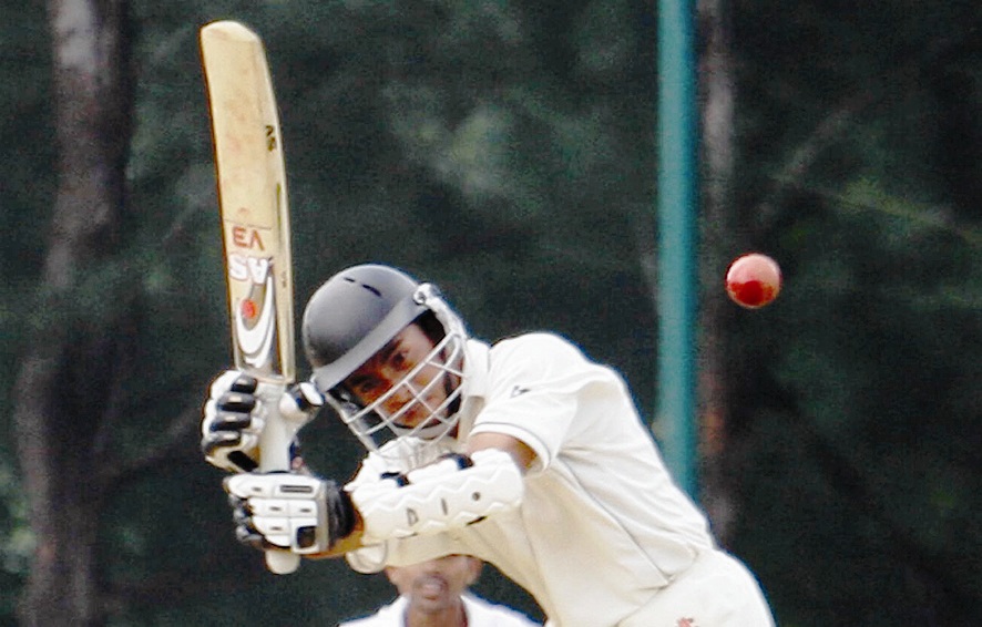 FARIS ALMAS-LEE... Aksi sewaktu bergadingan dengan Shafiq Sharif selaku pemukul pembukaan. FARIS ALMAS-LEE... Aksi sewaktu bergadingan dengan Shafiq Sharif selaku pemukul pembukaan.