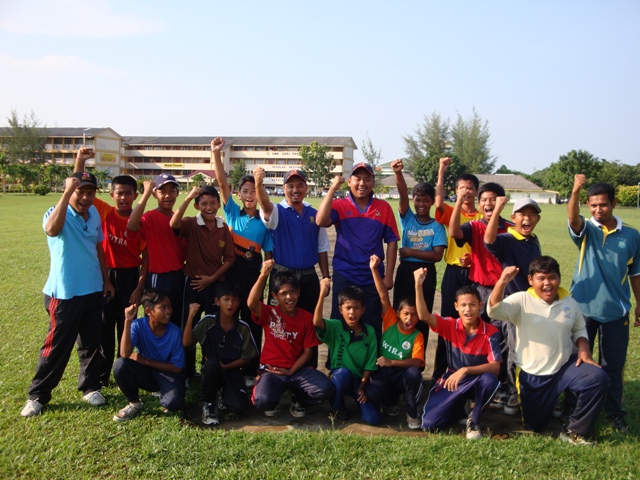 BARISAN Pekan bersedia untuk memburu kejuaraan kempat Kjeohanan Kriket Elit Bawah 12 Kebangsaan di Bayuemas Oval kelak.