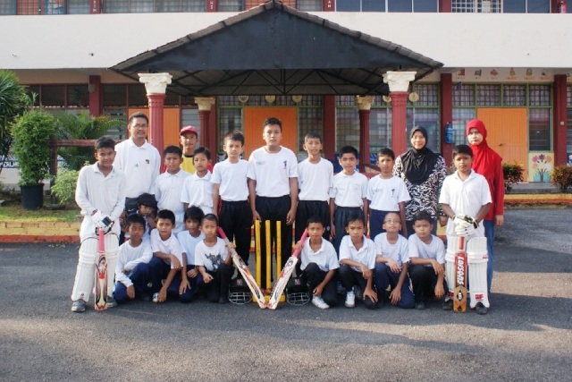 SKUAD Kampung Gadong yang akan berentap dalam misi merebut Perisai Tun Ahmad Sarji musim 2010. SKUAD Kampung Gadong yang akan berentap dalam misi merebut Perisai Tun Ahmad Sarji musim 2010.