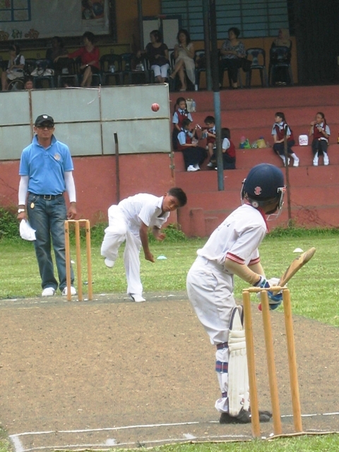 IZWIN ISMAIL... Seorang lagi pembaling separuh pantas. IZWIN ISMAIL... Seorang lagi pembaling separuh pantas.