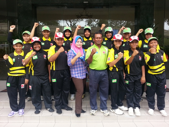 PASUKAN perempuan Melayu Malaysia bersemangat untuk bersaing dalam Cabaran Kriket Antarabangsa Perempuan Chiang Mai bermula 22 November di Chiang Mai, utara Thailand. PASUKAN perempuan Melayu Malaysia bersemangat untuk bersaing dalam Cabaran Kriket Antarabangsa Perempuan Chiang Mai bermula 22 November di Chiang Mai, utara Thailand.